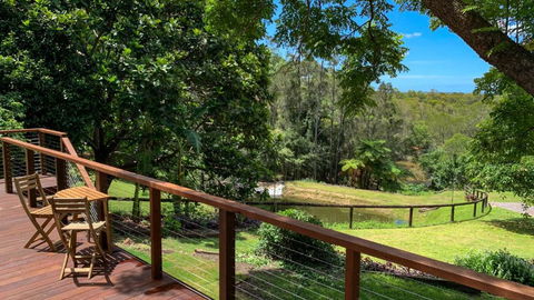 Rainforest Gardens - Luxury Hillside Accomodation With Views To Bay & Islands - Hotel NSW 1