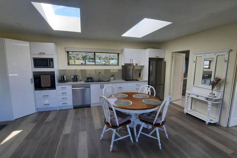 Private Getaway Close To Clifton Beach - Hotel NSW 2