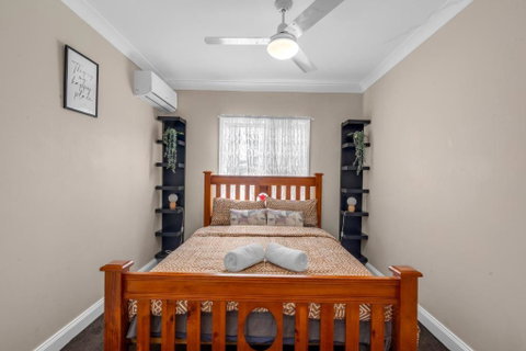 Quaint 2 Bedroom Fully Furnished Cottage - Hotel NSW 1