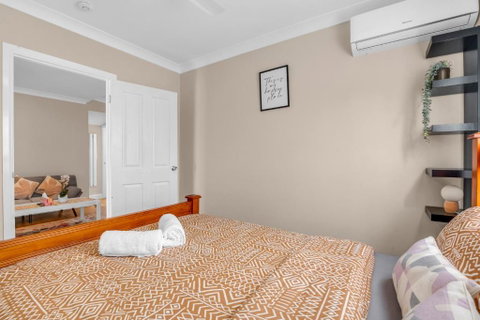 Quaint 2 Bedroom Fully Furnished Cottage - Hotel NSW 2