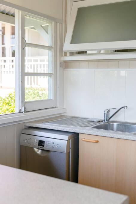 Quaint & Cosy 1 Bedroom Apartment In Queenslander. - Hotel NSW 2