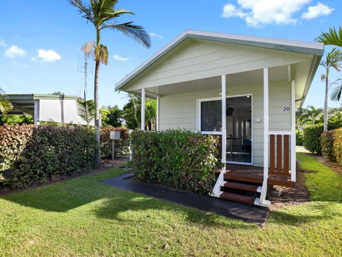 Queens Beach Tourist Village - Hotel NSW 1