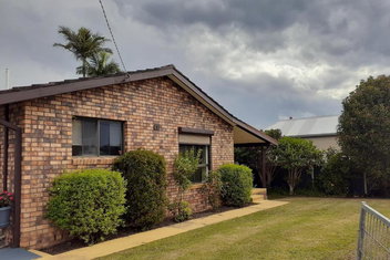 QUIET PROPERTY BY THE RIVER with Hotel NSW