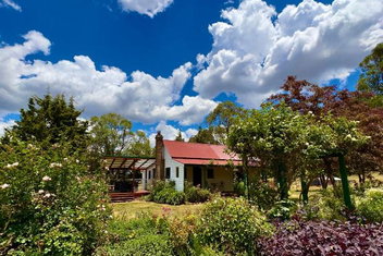 Red Hill Cottage Walcha with Hotel NSW