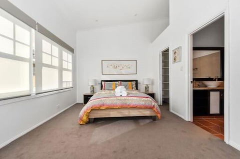 Aston On Church - Luxury Accommodation - Hotel NSW 2