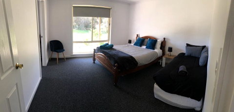 At HOME On HOLMES - Hotel NSW 3