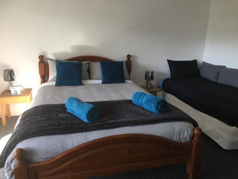 At HOME On HOLMES - Hotel NSW 1