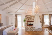 Book Mudgeeraba Accommodation Vacations Hotel NSW Hotel NSW