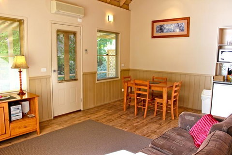 Autumn Leaf Cottage 1 - Hotel NSW 2