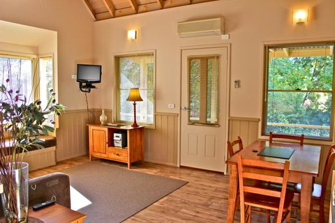 Autumn Leaf Cottage 1 - Hotel NSW 0