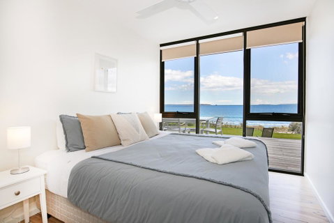 Azure Absolute Beachfront - Pet Friendly - Hotel NSW 3
