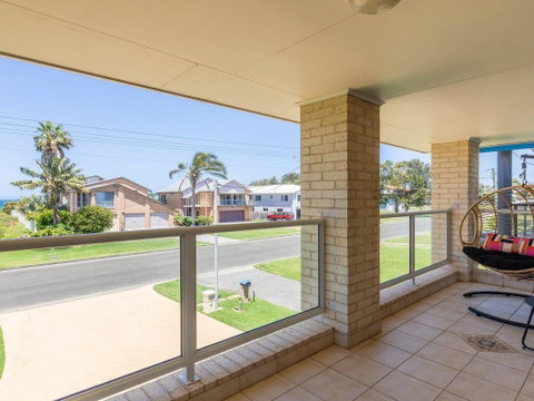 Azure Waters - Perfectly Positioned With Ocean Views - Hotel NSW 3