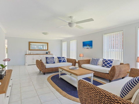 Azure Waters - Perfectly Positioned With Ocean Views - Hotel NSW 0