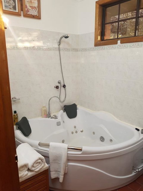 Barossa Glen - Henri's Cottage - Bed & Breakfast - Hotel NSW 3