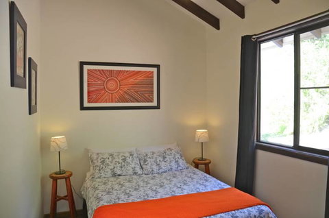Barrels Beach House, 28 Dulconghi Street - Hotel NSW 2