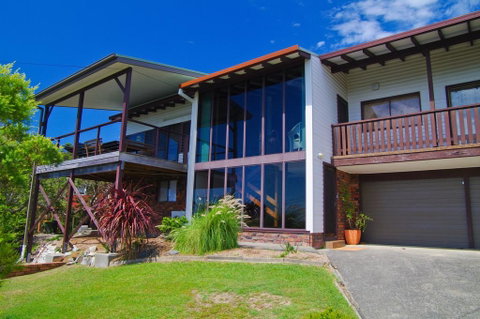 Barrels Beach House, 28 Dulconghi Street - Hotel NSW 0