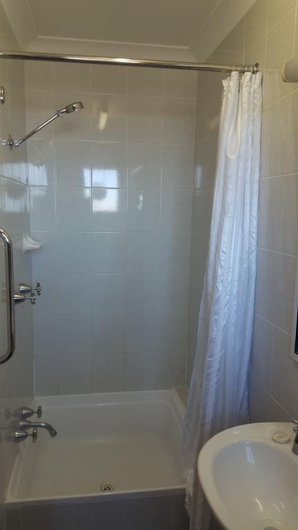 Bathurst Gold Panner - Hotel NSW 3