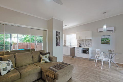 Beach Cottage On Cassia Avenue, Central Coolum Beach - Hotel NSW 3