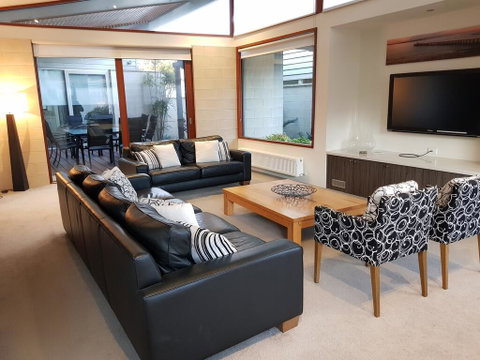 Beach Haven - Hotel NSW 0