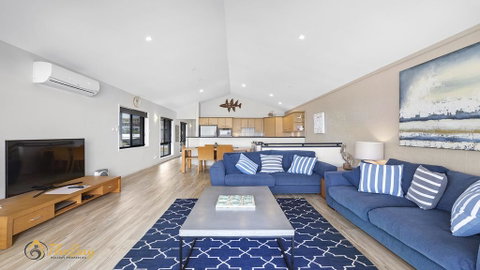 Beach House 72A Marine Drive - Fingal Bay - Hotel NSW 2