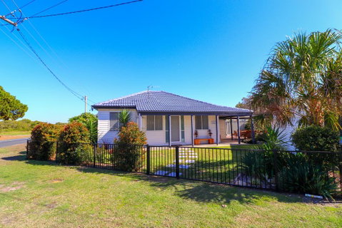 Beach Side Cottage At Blacksmiths - Hotel NSW 0