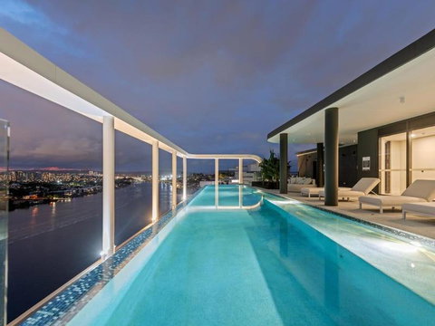 Rivello Apartments - Free Secure Car Park, 6km To City, Ferry Terminal, Eat Street, Rooftop Pool, Sauna, Portside Dinning - Hotel NSW 0