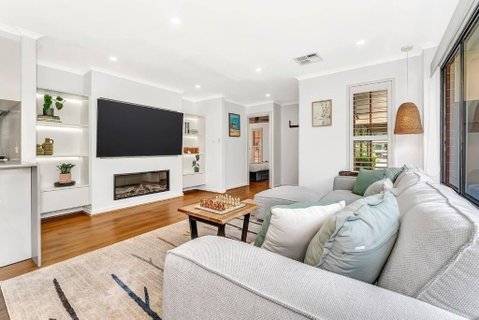Redbrick Retreat - Generous Coastal Escape - Hotel NSW 1
