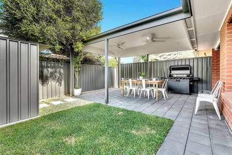 Redbrick Retreat - Generous Coastal Escape - Hotel NSW 3