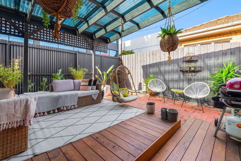 Refined 2-Bed House With A Charming Courtyard - Hotel NSW 1