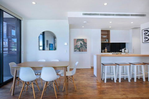Regatta Hideaway - A Breezy Balcony Residence - Hotel NSW 2