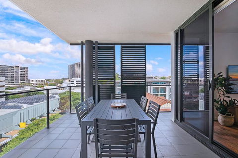 Regatta Hideaway - A Breezy Balcony Residence - Hotel NSW 1
