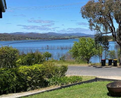 Relax In The Spa With Views Opposite Lake Eildon - Hotel NSW 0