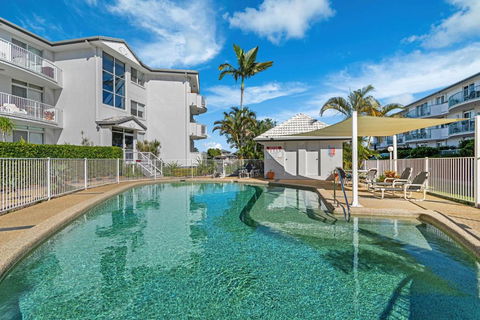 Relaxation Awaits At Runaway Cove - Hotel NSW 1