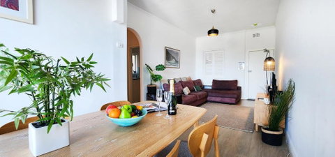 Relaxed Coastal Living With Fantastic Sea Views - Hotel NSW 2