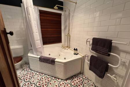 Renovated Cottage Near Cataract Gorge Launceston - Hotel NSW 3