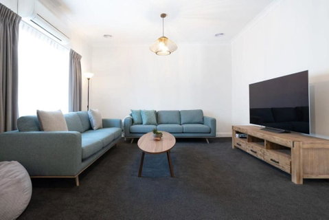 Renovated Delight In Invermay - Hotel NSW 0
