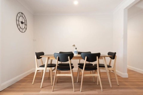Renovated Delight In Invermay - Hotel NSW 1