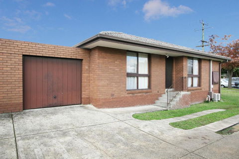 Rent Melbourne - Hotel NSW 1