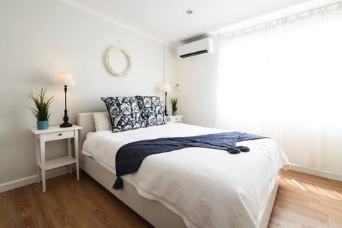 Resort-style Coastal Living With Balcony & Pool - Hotel NSW 1