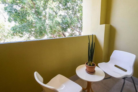 Resort-style Coastal Living With Balcony & Pool - Hotel NSW 3