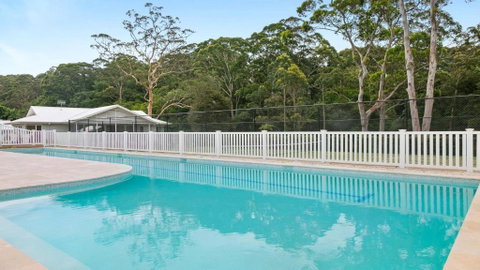 Resort Style Living With Pool, Tennis Court And Beach - Hotel NSW 1
