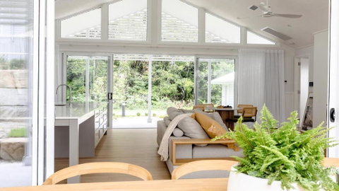 Resort Style Living With Pool, Tennis Court And Beach - Hotel NSW 2