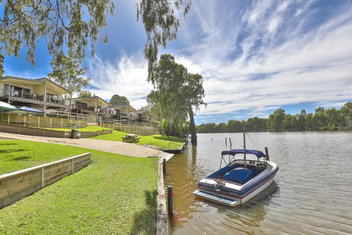 Rivergardens Holiday Park Mildura with Hotel NSW