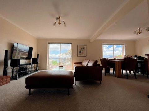 Riveting House With Incredible Water-view At SandyBay - Hotel NSW 3