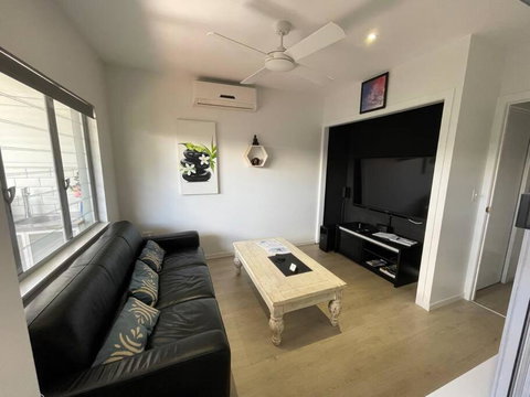 Relax At Trinity Beach Getaway, Blue Lagoon, Trinity Beach - Hotel NSW 2