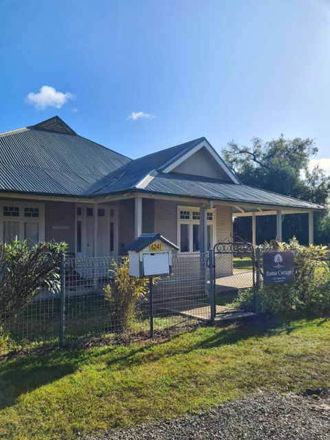 Roma Cottage On Roma Orchard - Hotel NSW 1