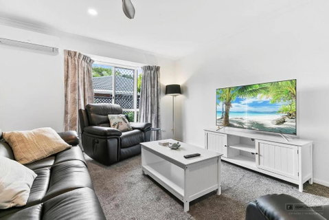 Rosella Rise! - Hotel NSW 3
