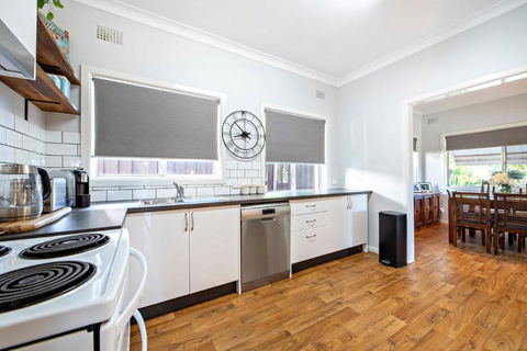 Rosewood Cottage - Stroll To Central, Cosy Escape - Hotel NSW 1
