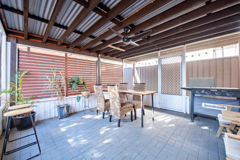 Rosewood Cottage - Stroll To Central, Cosy Escape - Hotel NSW 3