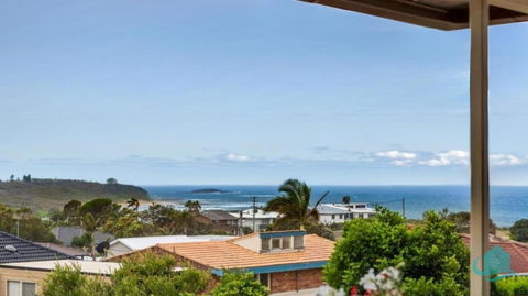 Rosies Retreat - 300m To The Sandy Shores Of Caves Beach - Hotel NSW 1